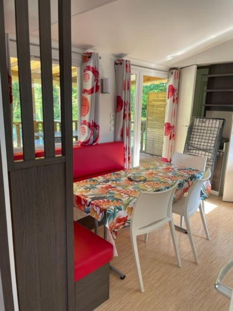 Camping Le Ruisseau Saint-André-de-Seignanx Exterior foto